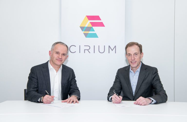 Jeremy Bowen (left), Cirium CEO, and Don Thoma, Aireon CEO, sign agreement at Cirium’s London HQ.